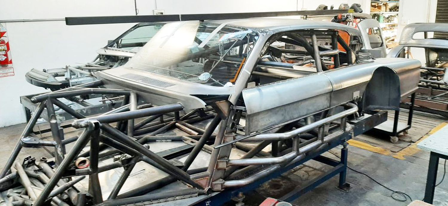 Auto en  proceso de construcción