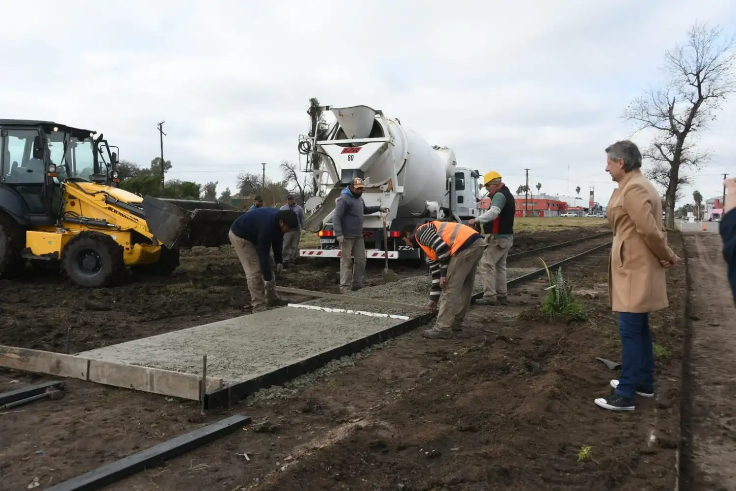 Barrio Sarmiento: comenzó la construcción del sendero peatonal del Ferrocarril Mitre