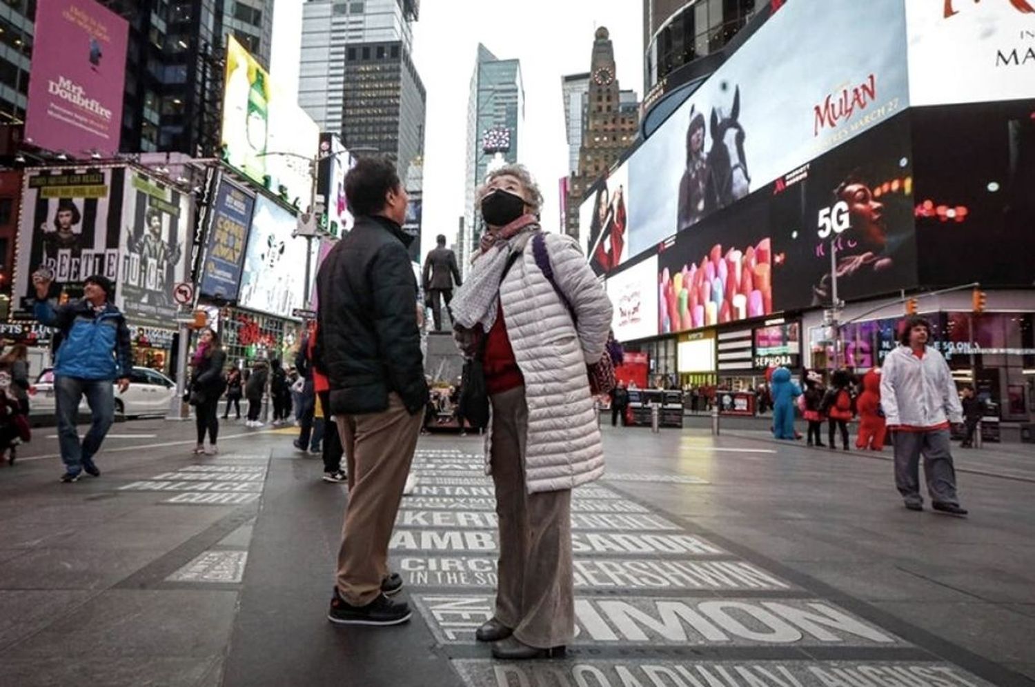 EEUU: los vacunados no tendrán que usar tapabocas ni guardar distancia social