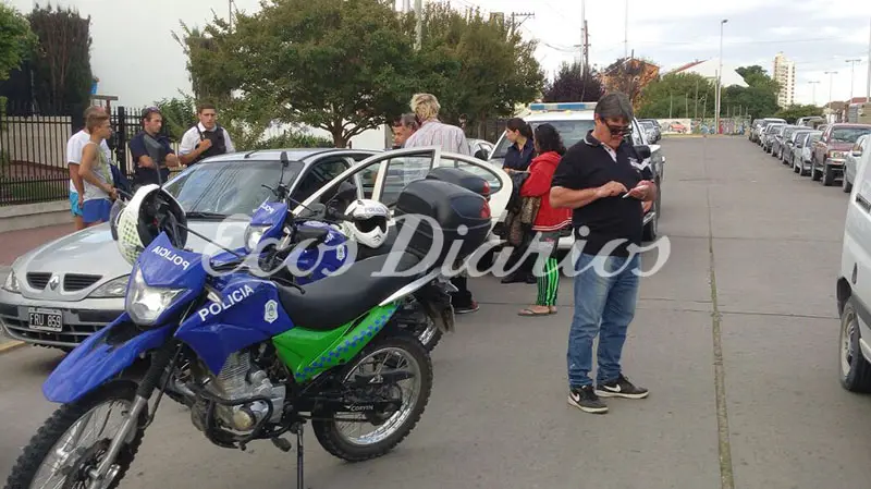 Conducía alcoholizado, chocó una moto, trató de huir y lo atraparon