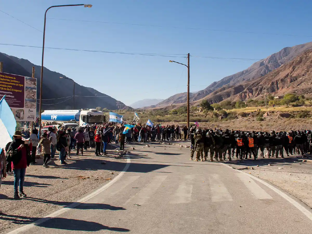 Nuevos incidentes en Jujuy: partidarios de Milagro Sala atacan el edificio de la Legislatura