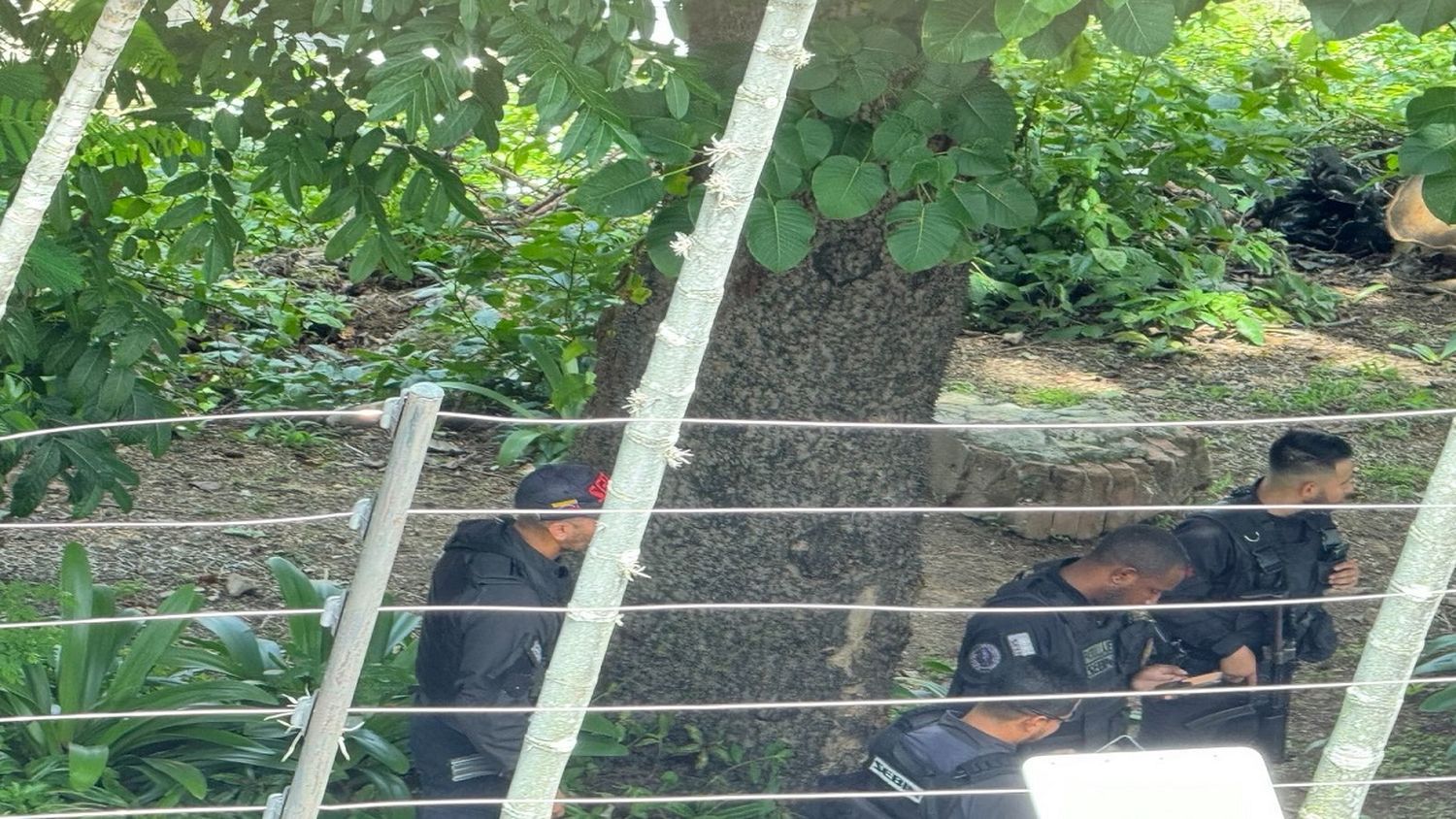 AUMENTA cantidad de funcionarios alrededor de la embajada de Argentina en Caracas
