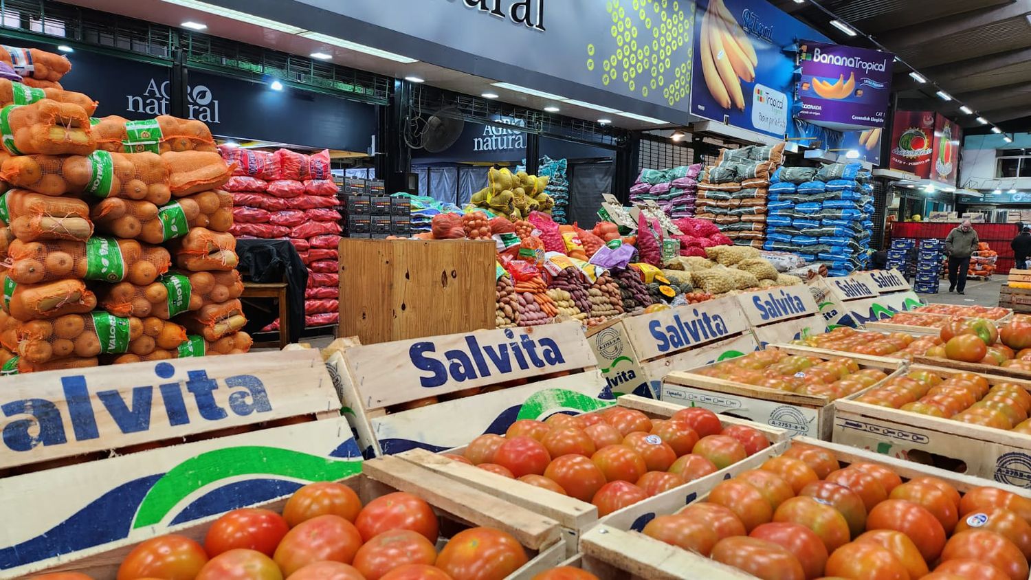 Después de conocerse las medidas, los operadores mayoristas del Mercado Central anunciaron que retrotraerán 20% los precios de frutas y verdura