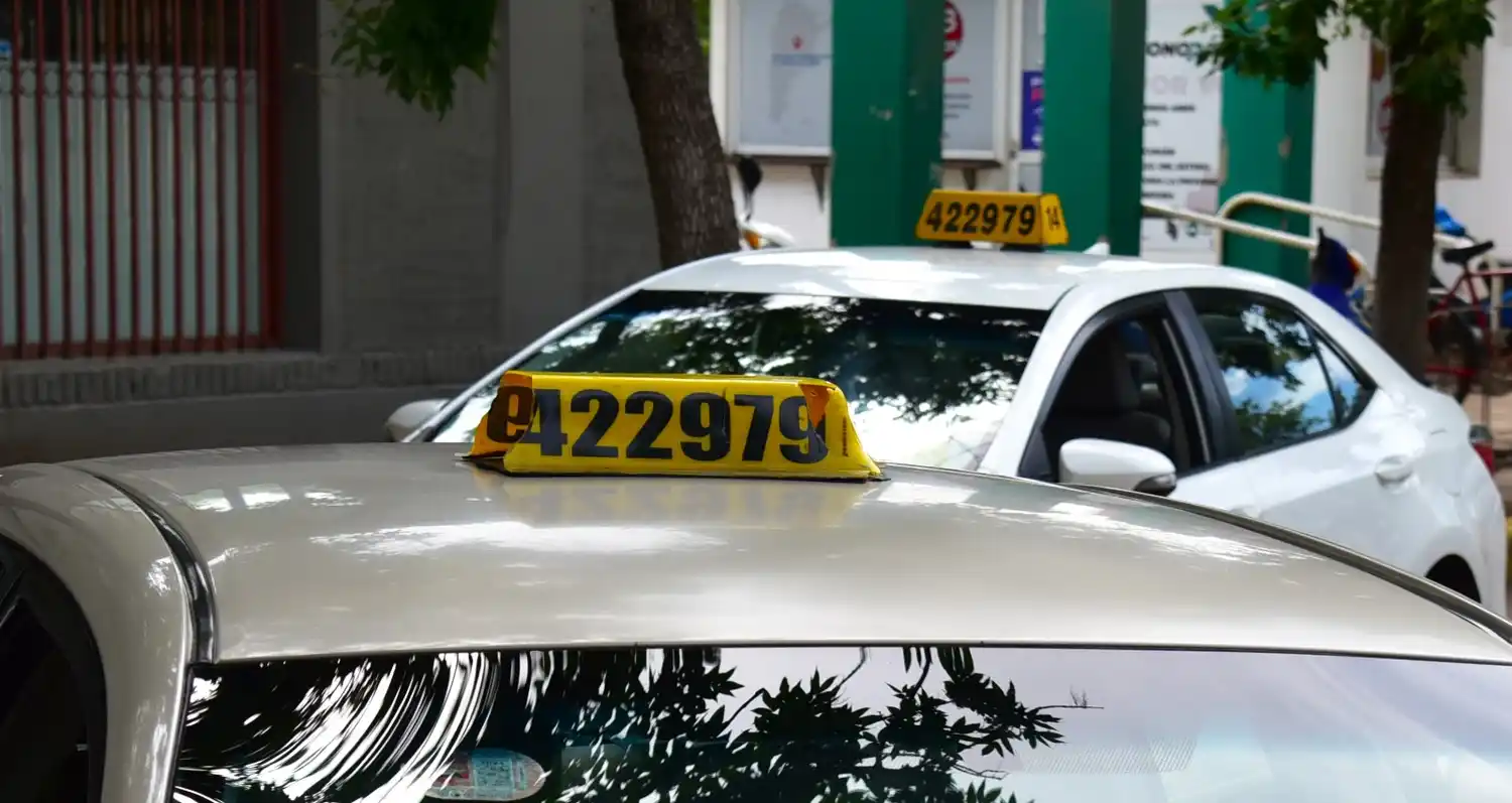 Taxis y remises: bajó la actividad un 50% y aumentaron los costos