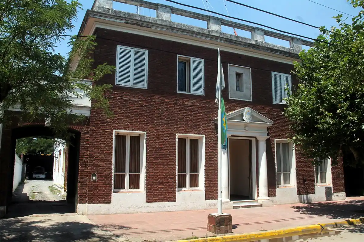 Roció con nafta a su expareja y se puso a fumar a su lado