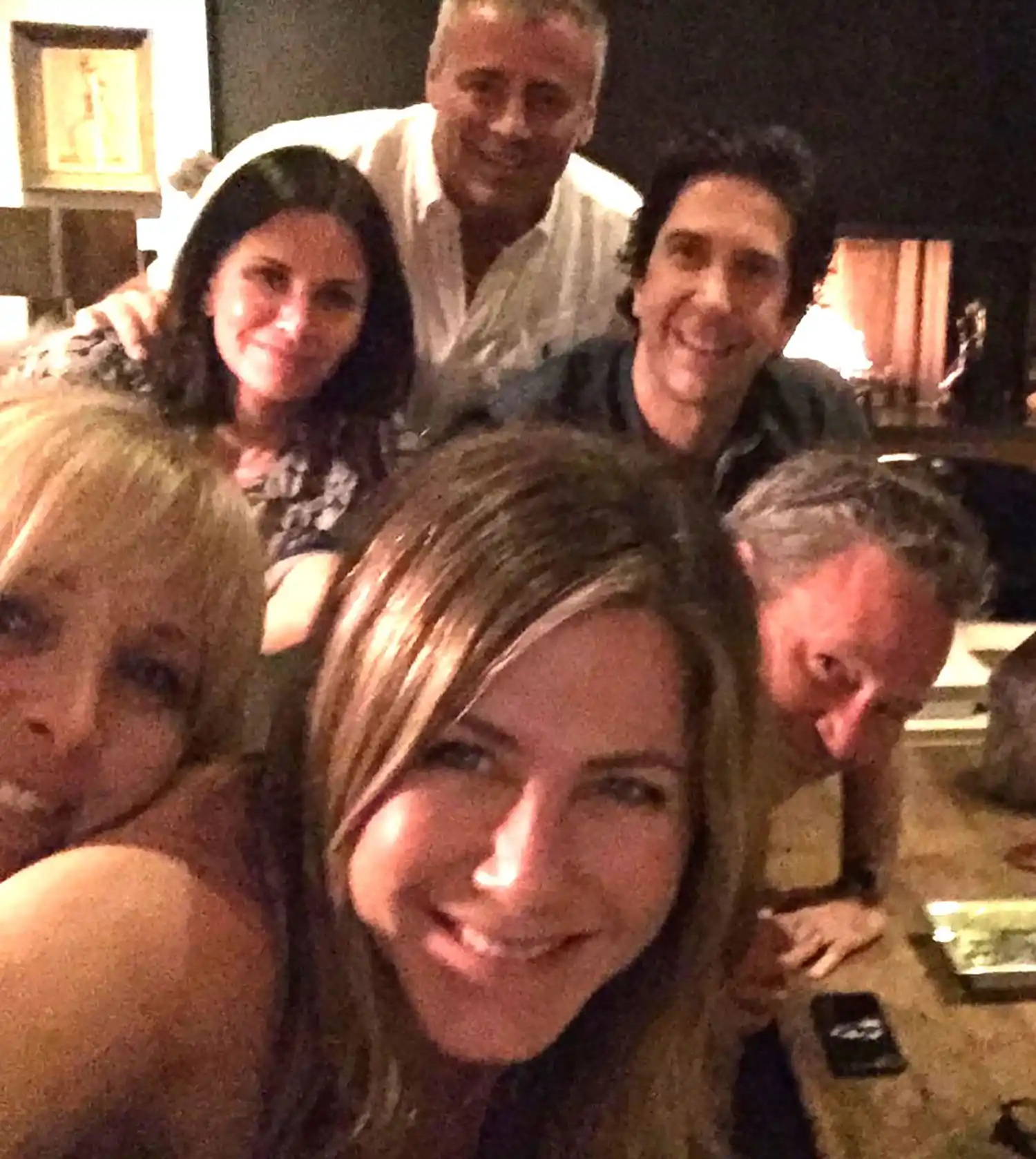 Se juntó el elenco de Friends: la gente cree que se ve cocaína en la foto que compartieron