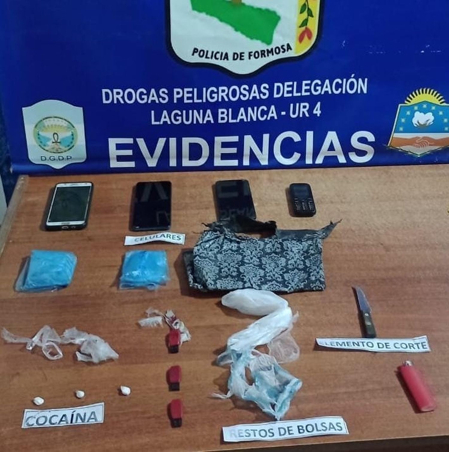 Allanaron una casa por venta de drogas y detuvieron a dos personas con pedido de captura