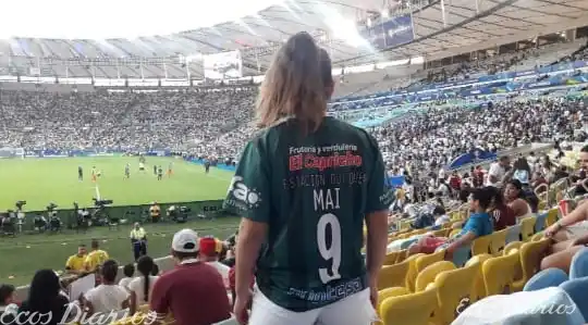 En el Maracaná con la camiseta de Estación Quequén