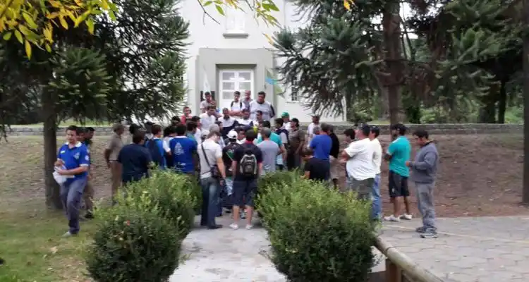 Conflicto en el puerto: Los trabajadores pierden 600 mil pesos por cada barco