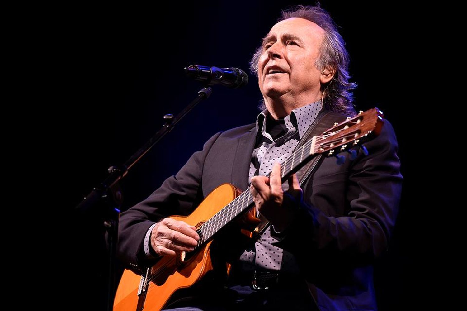 Serrat dio un concierto en Tigre ante una multitud y defendió la causa Malvinas
