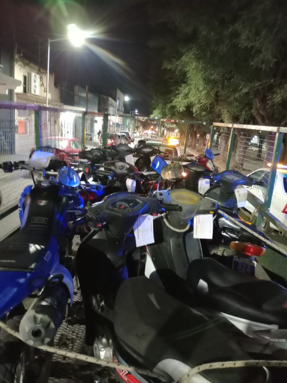 Tránsito: motociclistas sin casco y escuchando música con auriculares
