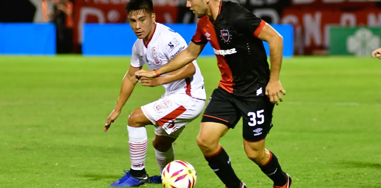 Newell’s se hizo fuerte de local ante Huracán