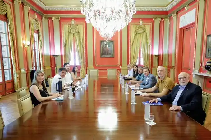 El Gobernador recibió a los representantes del sector farmacéutico.