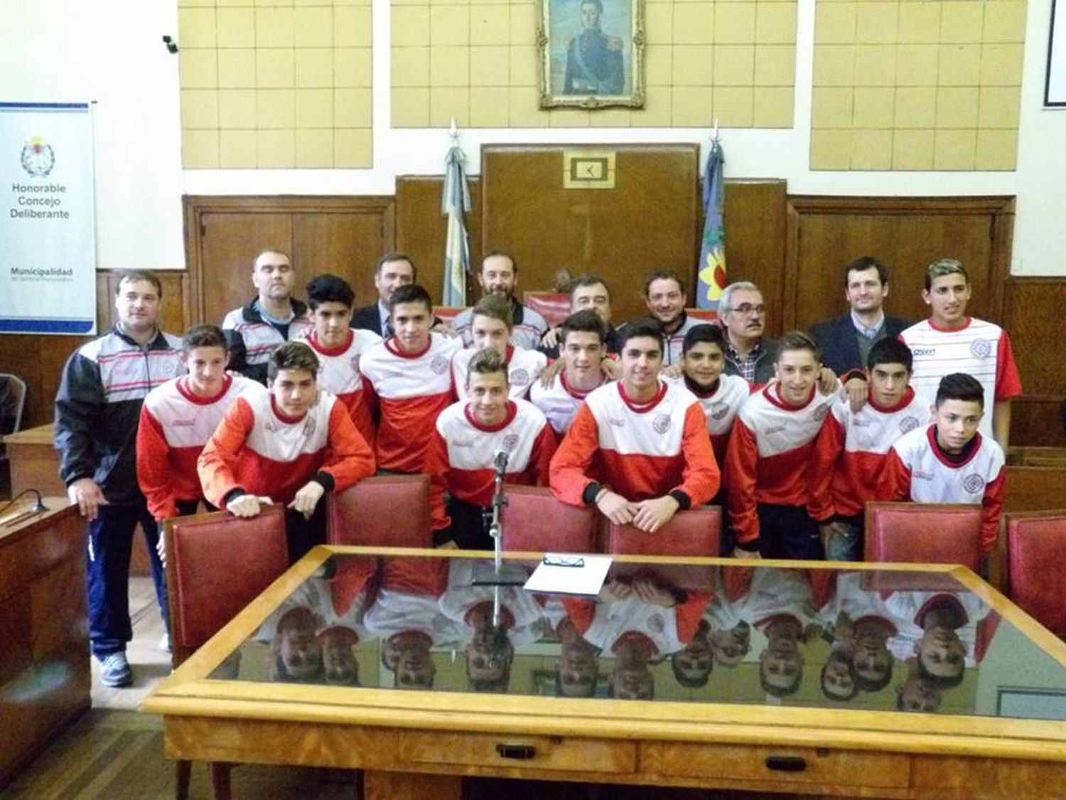 La Selección de Mar del Plata durante un reconocimiento que les realizaron en el Concejo Deliberante.