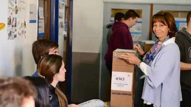 Alicia Andreotti fue increpada por militantes de Alex Campbell en San Fernando