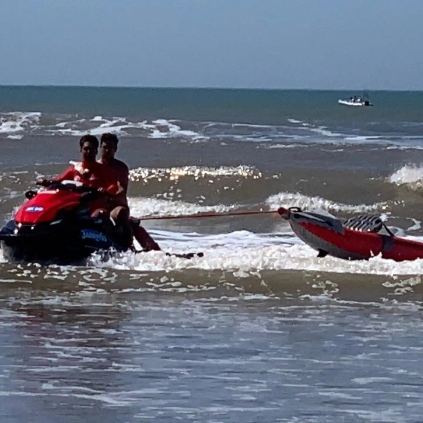 Guardavidas rescataron a un kayakista en Dunamar