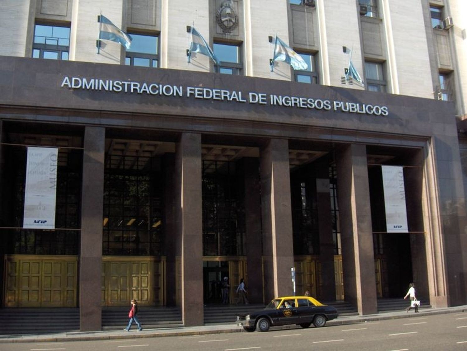 La AFIP restringió la compra de dólares para ahorrar