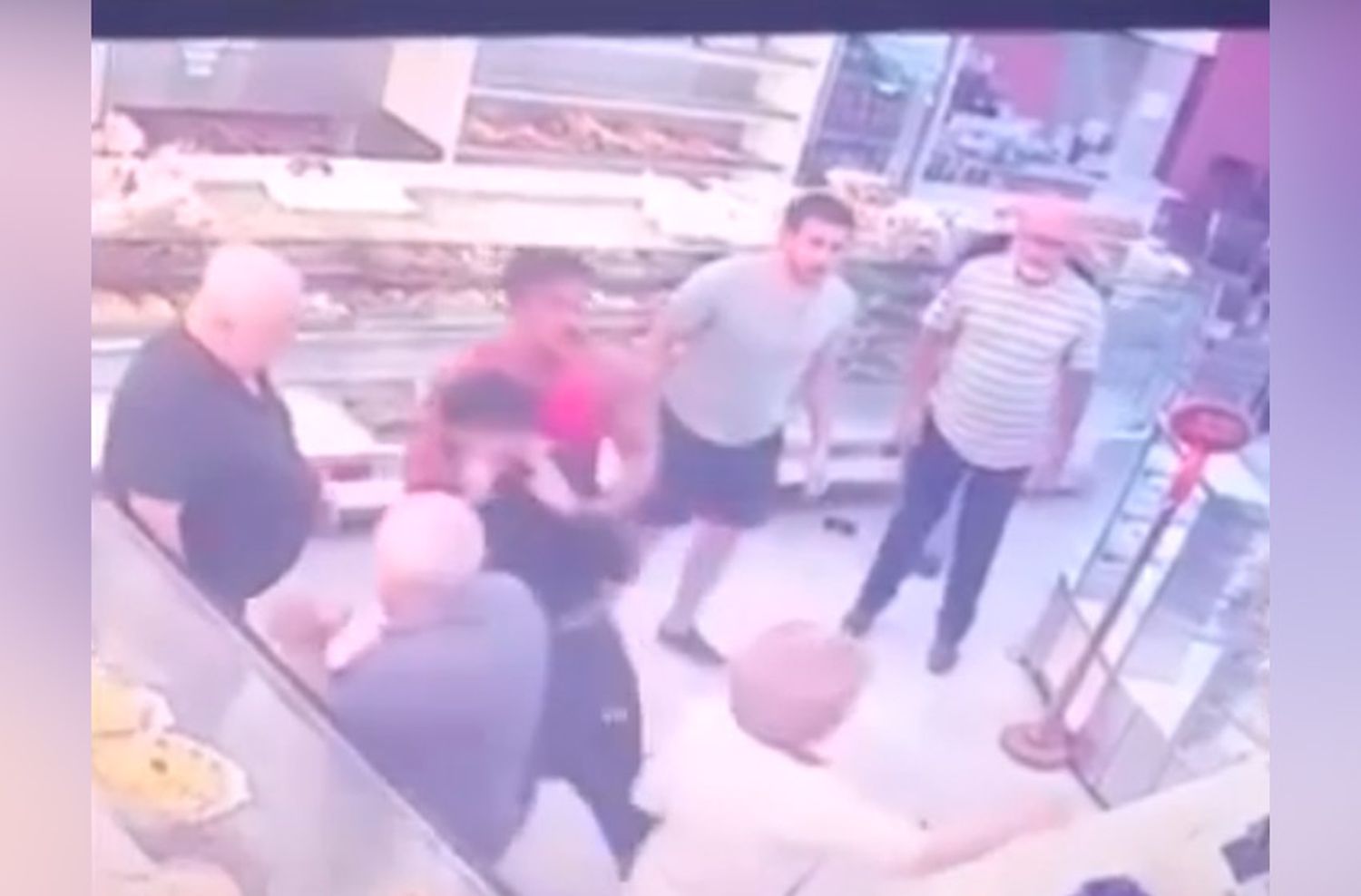 Entró a robar a una panadería y lo inmovilizaron con una toma de jiu-jitsu