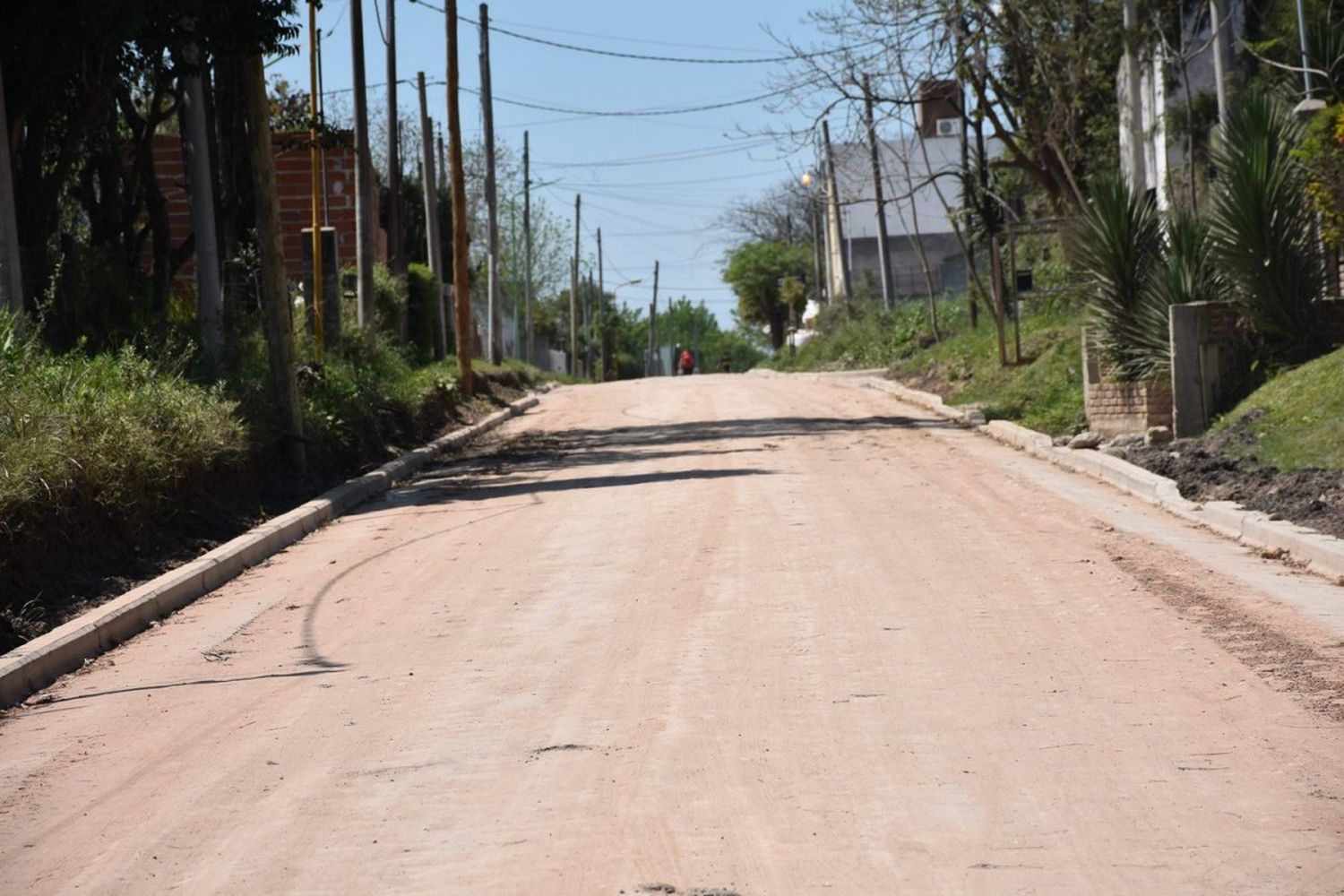 Avanzan los trabajos de cordón cuneta en calle Margalot