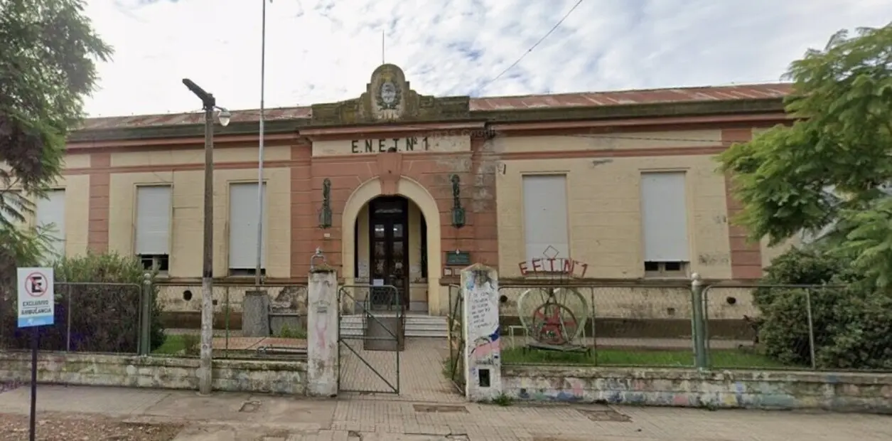 Al menos 35 familias denunciaron a una preceptora de la Escuela Técnica N°1 de Bragado.