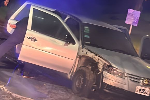 Bomberos sofocó incendio en un auto robado en Baradero