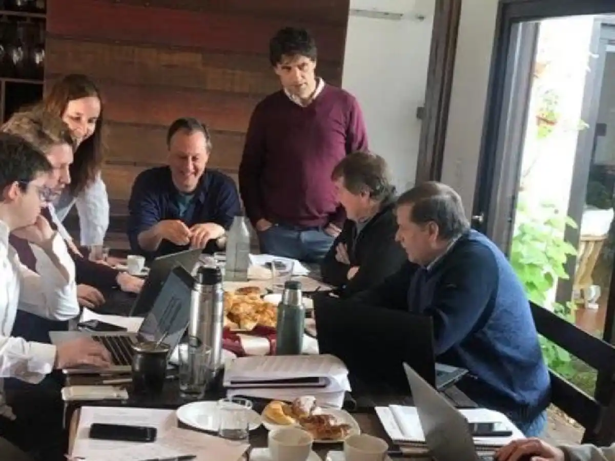 Lacunza se reunió con su equipo económico este domingo
