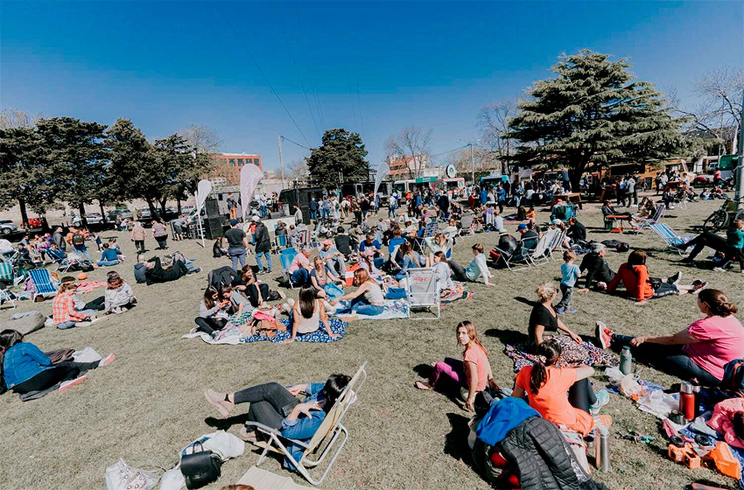 Flor Cosentino, Rondamon y Altocamet se suman en noviembre a De Plaza en Plaza Eco