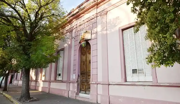 Se licitó la esperada restauración de la Escuela Tomás de Rocamora