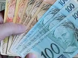 Tras dos meses, el dólar en Brasil quedó debajo de los 3 reales
