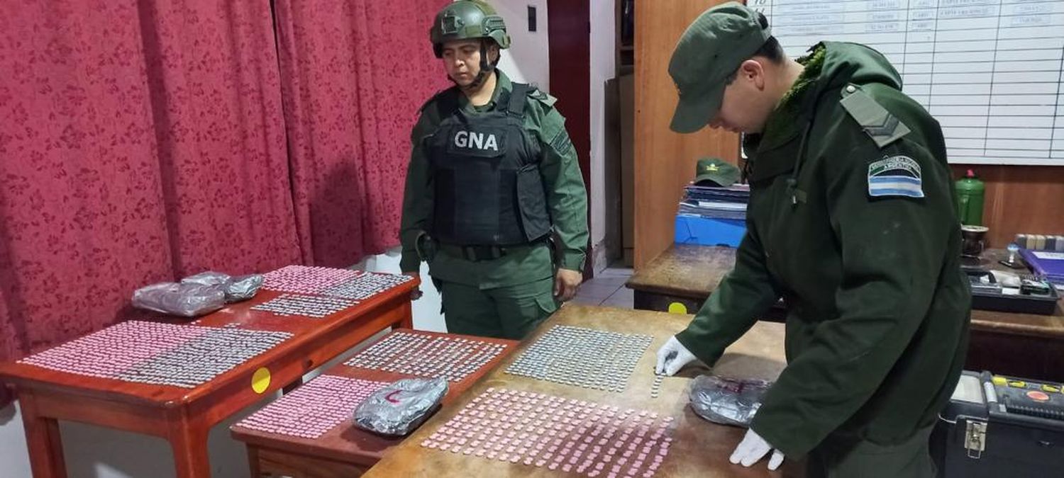 Clorinda: abandonaron una caja de zapatillas con 2.518 pastillas de éxtasis