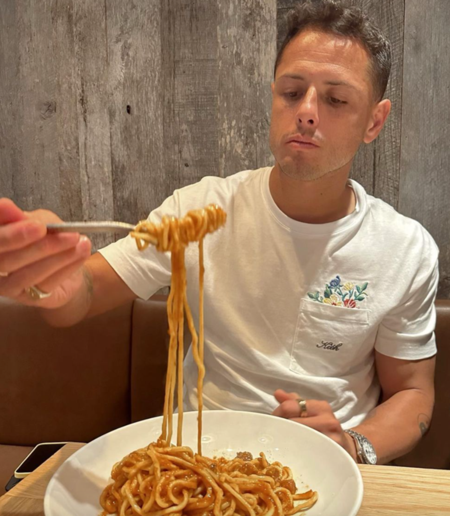 La comida favorita que Chicharito Hernández elige al romper su dieta