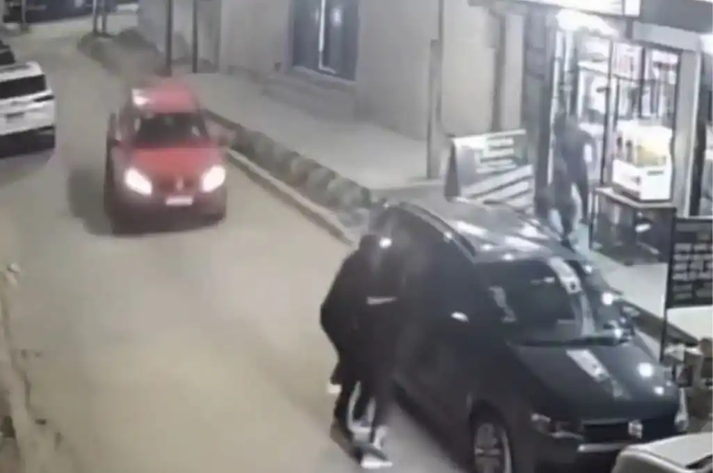 Embistió a un delincuente y evitó un robo