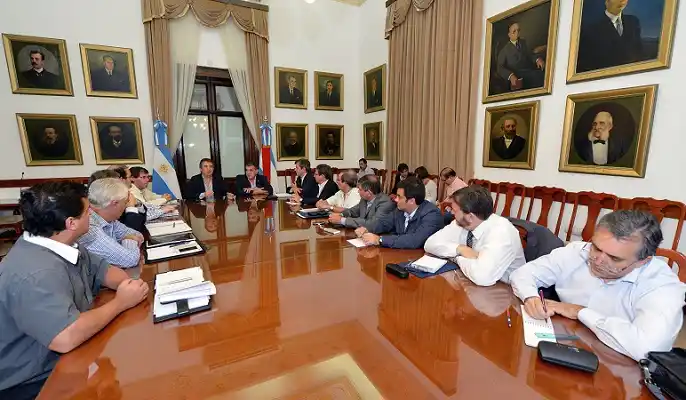 Tras regresar de Oriente, Urribarri reunió a su gabinete 