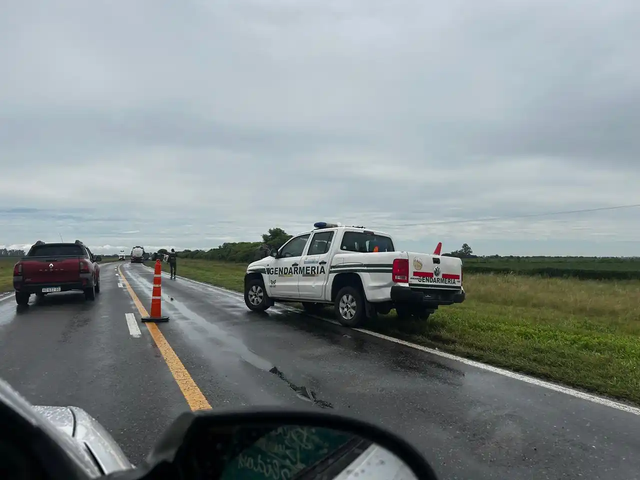 Vuelco y corte de tránsito en Ruta Nacional 34: un camión con acoplado quedó cruzado sobre la calzada - 1