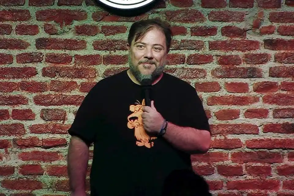 Manu Horazzi viene a Tandil a presentar "Cerebro de Comediante"