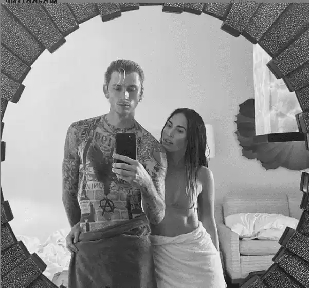 Megan Fox se puso romántica en esta foto en su Instagram. 