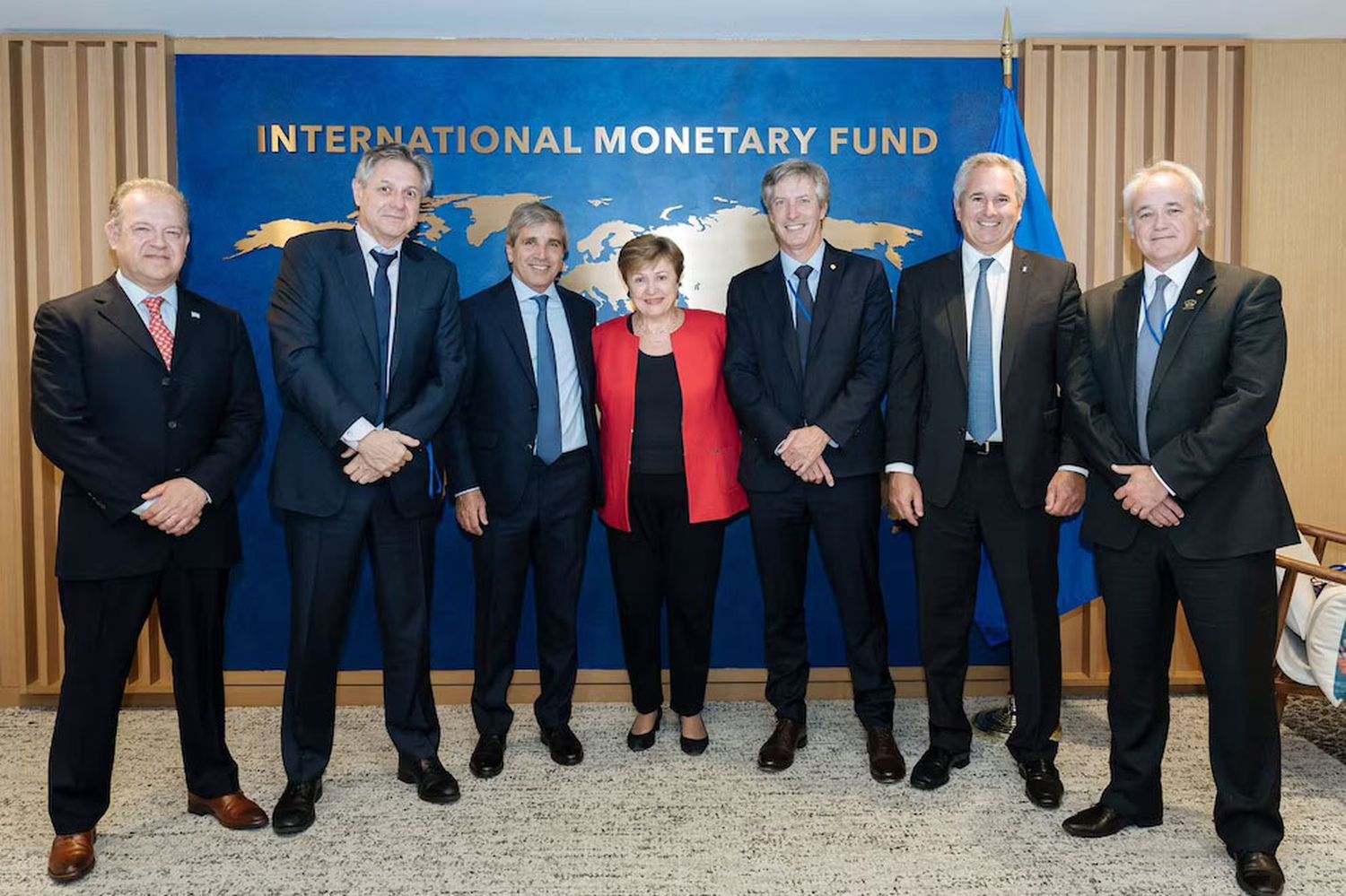 El Gobierno acordó con el FMI que la revisión de metas sea a fines de julio y tendrá más tiempo para acumular reservas