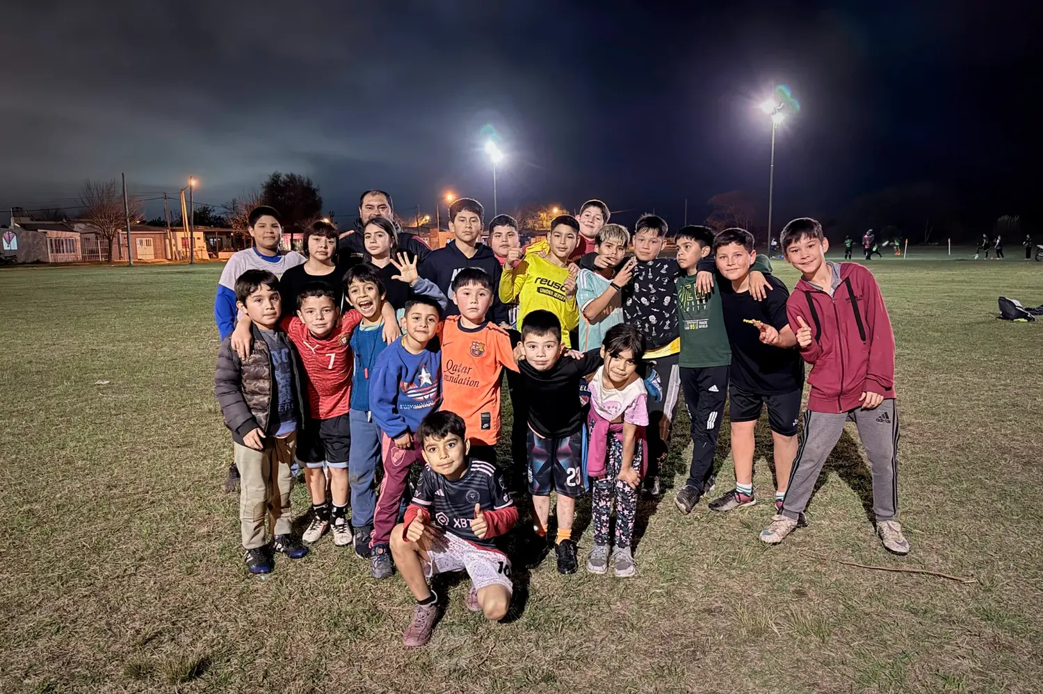 Joaquín - profe de la escuelita de fútbol Recorriendo Escuelitas barriales de Rafaela: este martes, la de fútbol masculino del barrio Güemes