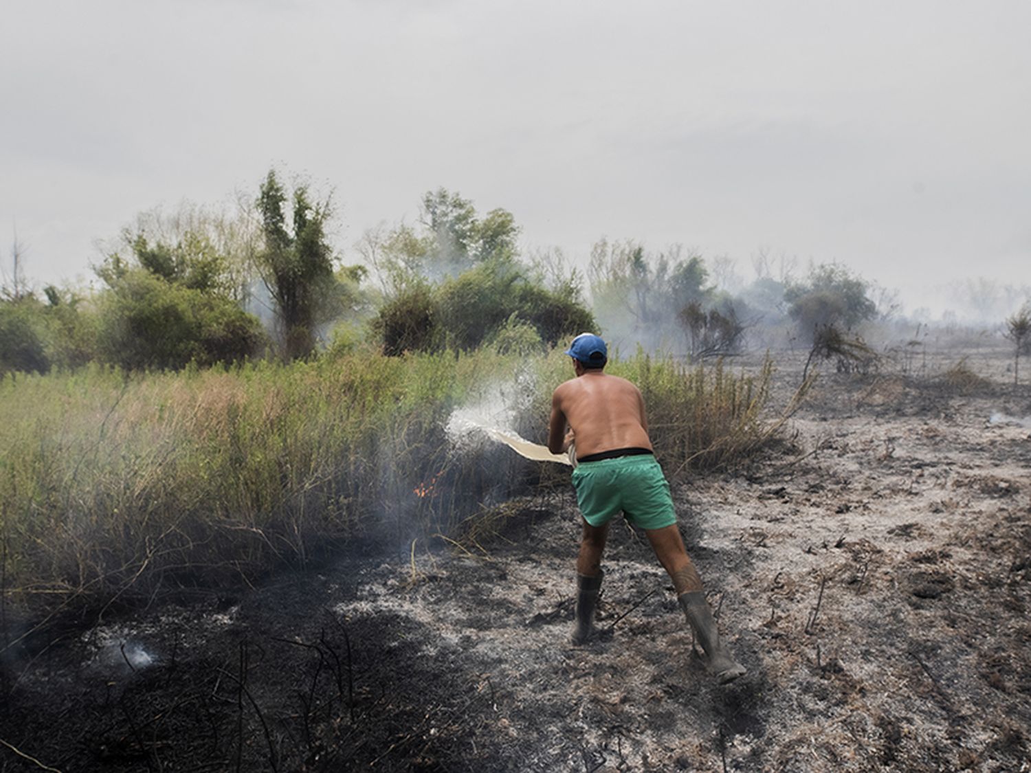 Delta en llamas: hay dos focos activos en Gualeguay, frente a Villa Constitución