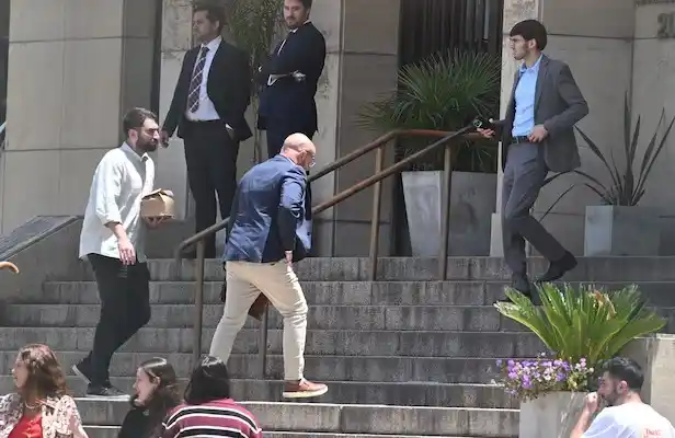 Así llegaba hoy Spagnuolo para declarar ante la Justicia.