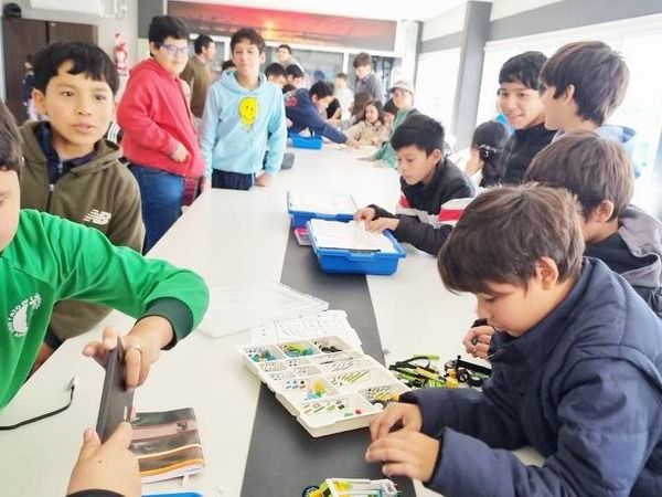 “Los clubes digitales fortalecen la formación 
científica y tecnológica de nuestros jóvenes”