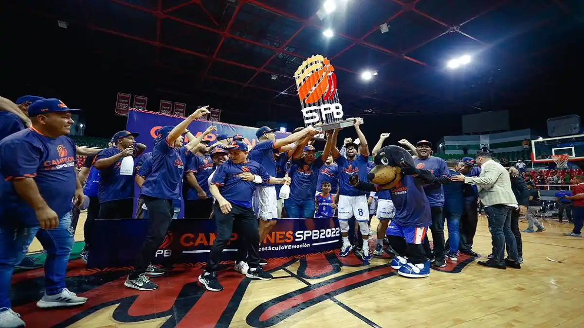 ¡CARL HERRERA NO PUDO! TROTAMUNDOS es el primer CAMPEÓN de la Superliga Profesional de Baloncesto