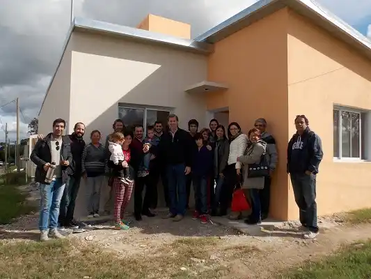 Del asentamiento a la casa propia: entregaron nuevas viviendas 