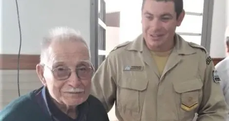 Elecciones 2019: Lucio, con 89 años, fue a votar a Gobernador Castro