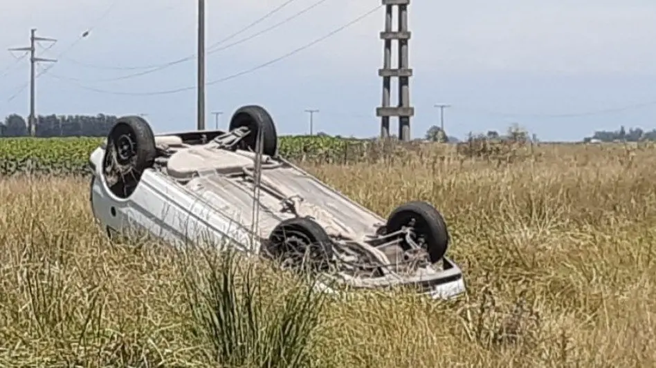  Vuelco en la Ruta 88 mano a Mar del Plata: en el auto iba una mujer y su pequeño hijo