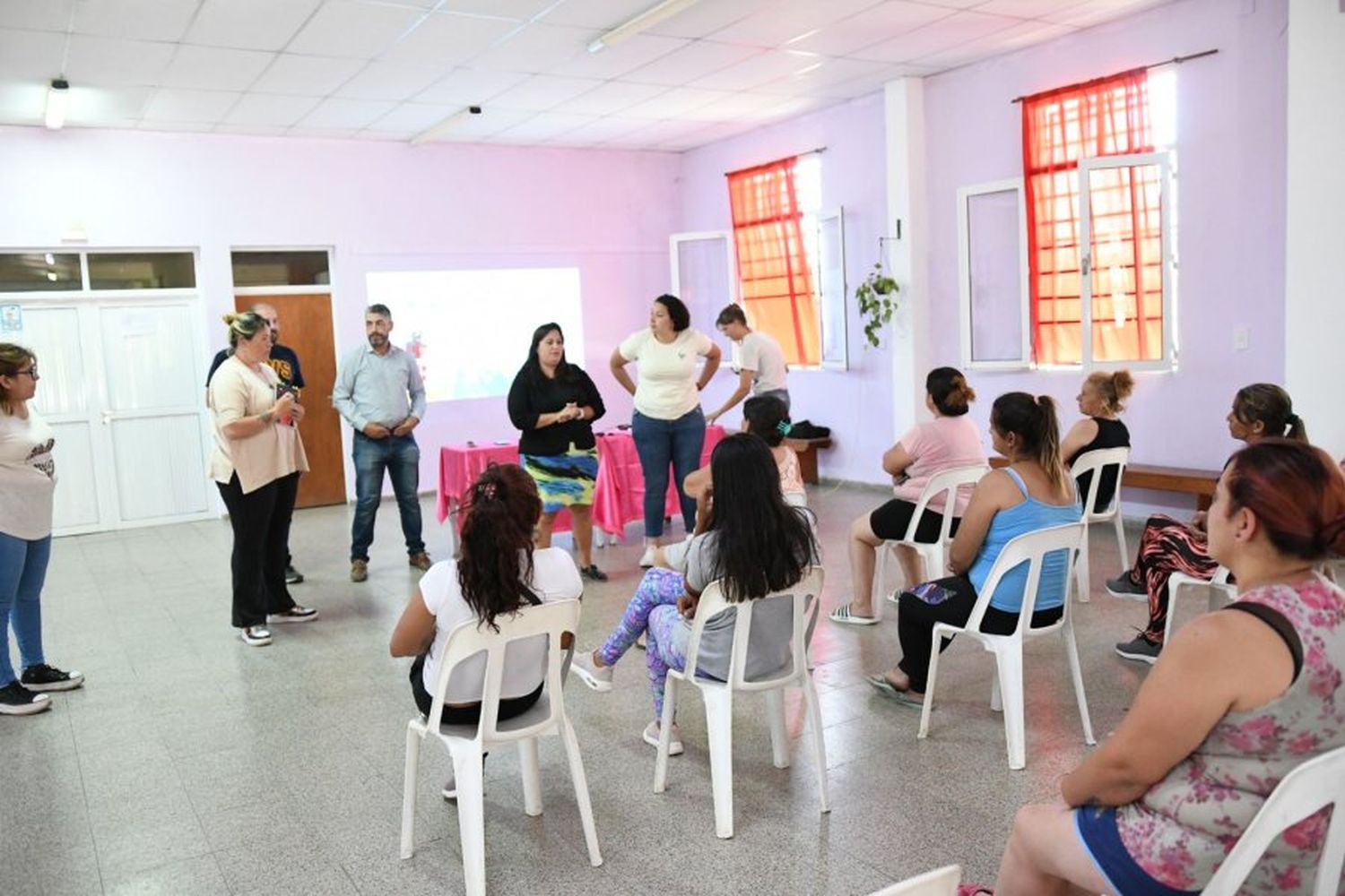 A través de la iniciativa Mi Barrio Más Limpio, el municipio continúa trabajando para cuidar la salud de la población y potenciar la separación de residuos en la ciudad.