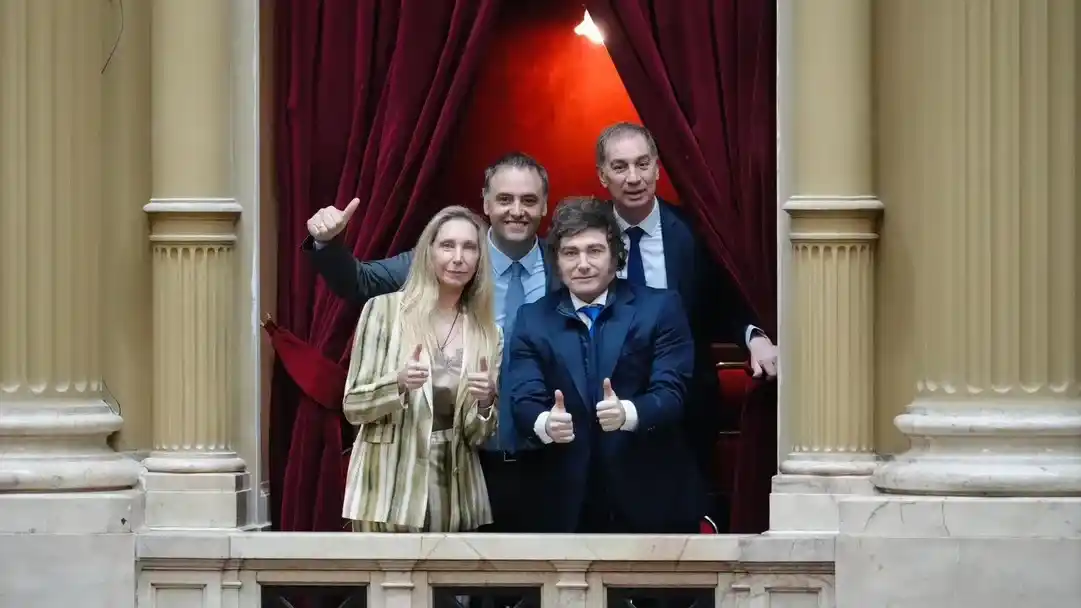 El presidente Javier Milei junto a su equipo de Gobierno en el Congreso. Foto: Agencia NA (archivo)