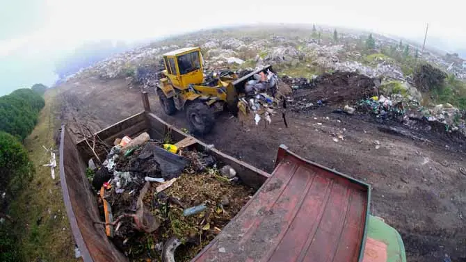 Duras sanciones para quienes arrojen basura en la vía pública