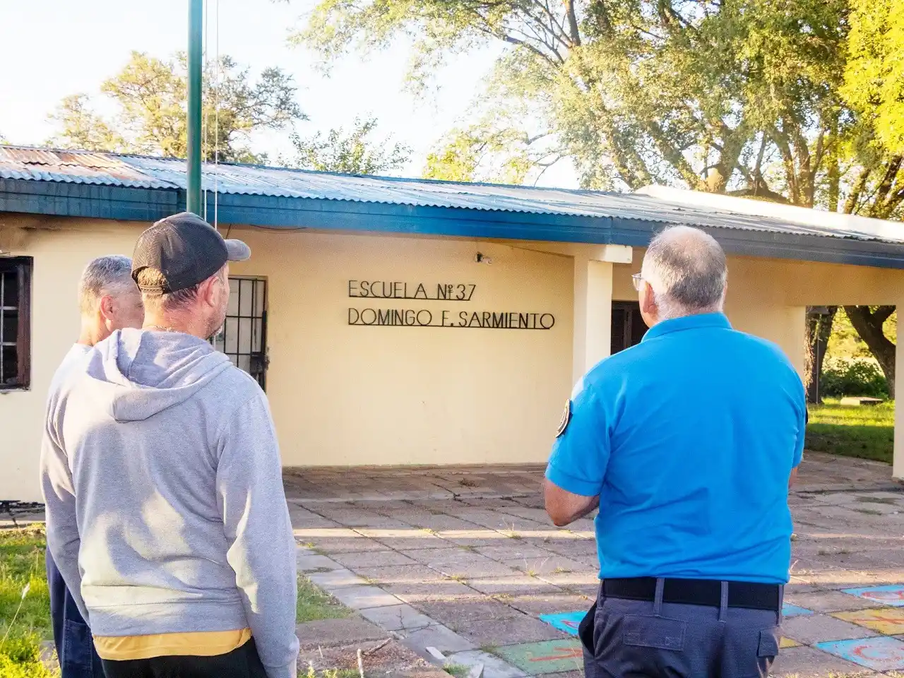 El Servicio Penitenciario colabora en la recuperación de una escuela de La Paz
