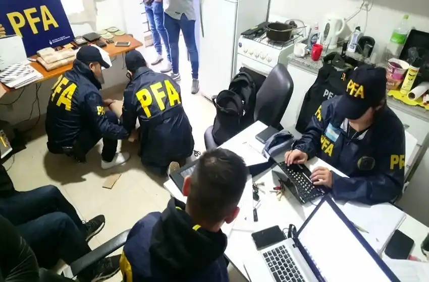 Detuvieron al integrante de una red internacional dedicada a la distribución de pornografía infantil     .